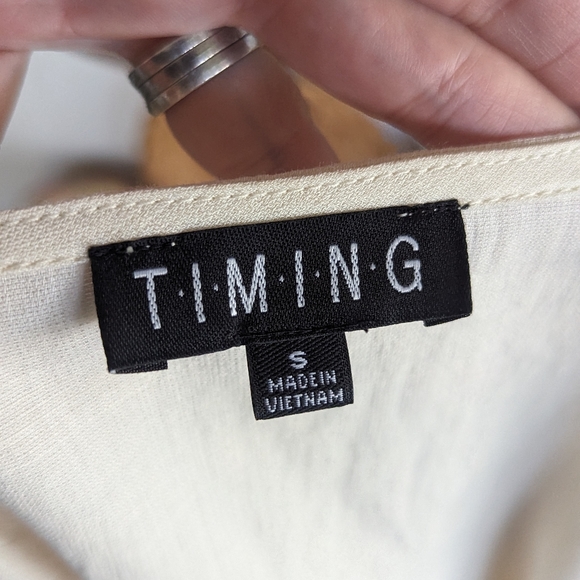 Vintage 90s Timing Crop Top Off White Linen Short Sleeve Peasant V-neck Button - Picture 6 of 8